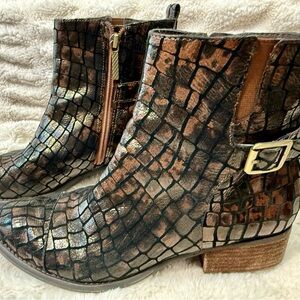 Donald J. Pliner Textured Black and Brown Ankle Boots